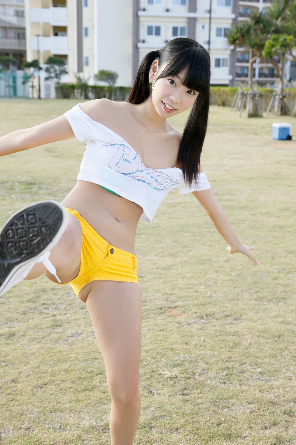 เล่มเดียวทั้งเล่ม Mariko Shinoda in L.A. !!》 [Weekly Young Jump] 2015 No.04-05 Photograph หน้า 1 No.df8bff