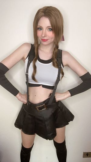 [Net Red COSER Photo] Pêche lactée - Aerith Tifa Swap