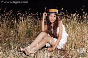 Model Li Lu "The Classic Vision of Stockings in the Wilderness Building" [丽柜LiGui] Photo of beautiful legs and jade feet