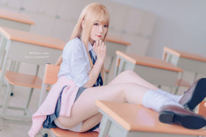 [Net Red COSER Photo] Seragam Weibo Girl Paper Cream Moon Shimo-Blonde