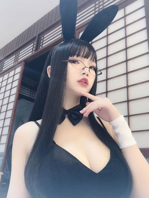 [网 红 Coser] Xueqing Astra "Lunettes de lapin jouant"