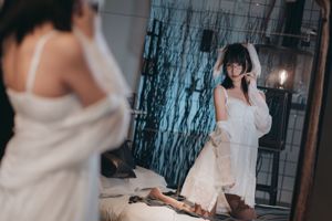 Model COSER bulan demi bulan untuk "Pajama Rabbit"