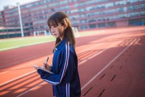 Coser belleza Kitaro_ Kitaro "Chica en ropa deportiva azul"