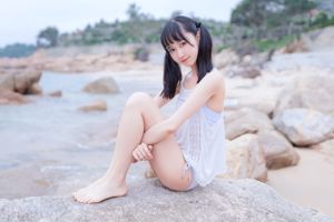 [Beauty Coser] Mu Mianmian OwO "White Bikini by the Sea"