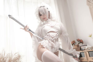 [Cosplay] Anime Blogger Stupid Momo - Nier Era Matrimonio de flores blancas