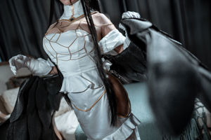 [Cosplay-Foto] Anime-Blogger Dumme Momo - Albedo